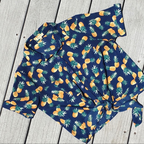 Pair of Retro/Pinup Style Tie Front Tops - Picture 4 of 9